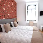 Glass Boutique - & 4*