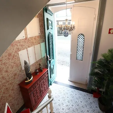 Glass Boutique - & 4*