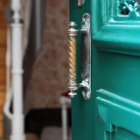 Bed & Breakfast Glass Boutique - &