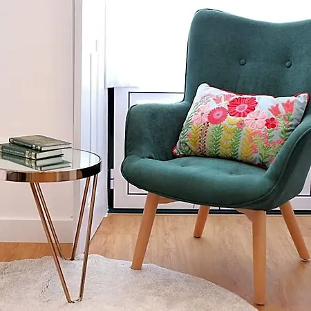 Bed & Breakfast Glass Boutique - &